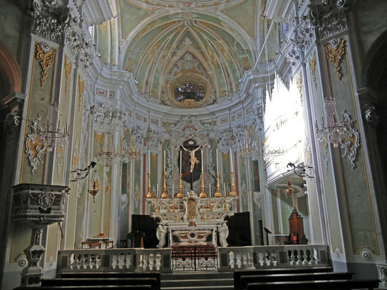 Laigueglia - Im Innern der barocken Kirche, die dem Hl. Matteo geweiht ist.