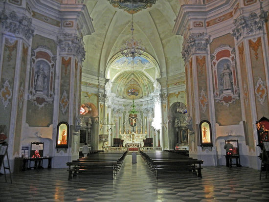 Laigueglia - Im Innern der barocken Kirche, die dem Hl. Matteo geweiht ist.