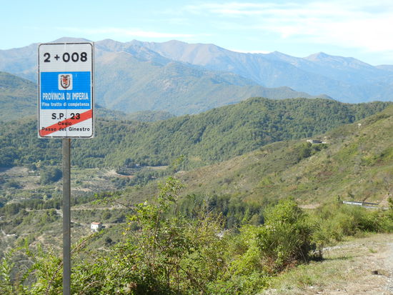 Passo di Ginestro, 677 m. Der Pass verbindet das obere Impero-Tal mit dem Merula-Tal und dem Lerrone-Tal.