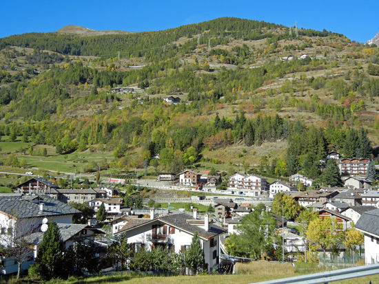 Blick vom Campingplatz auf die Zufahrtsstraße Richtung Großer St. Bernhard Pass