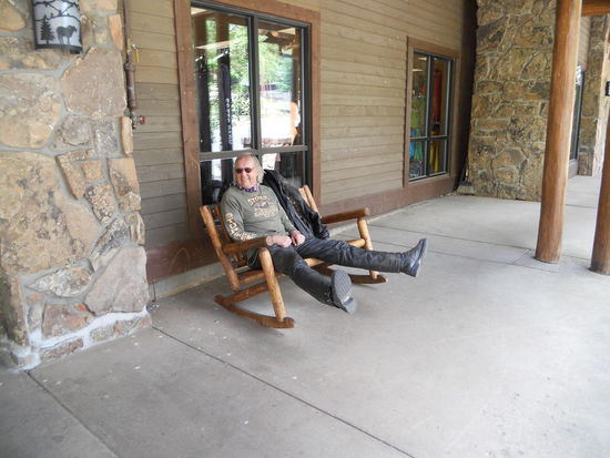 Fall River Center - Rolf ruht sich aus, während Doris und ich auf Shopping-Tour sind