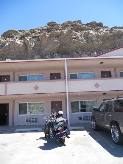 Ds Hotel Econo Lodge in Rawlins hat zwar eine tolle Lage unter den Felsen, ist aber nicht empfehlenswert.