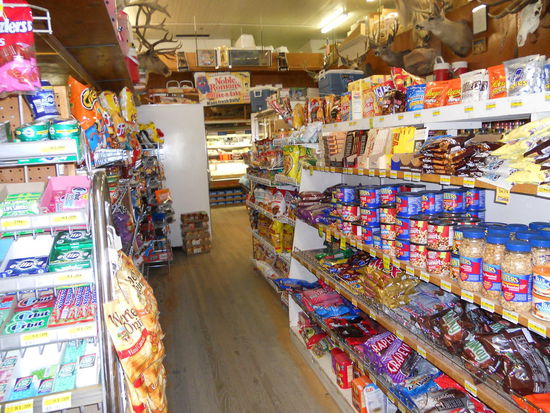 Eureka - Hier gibt es wirklich alles, von Lebensmitteln bis hin zu Kleidung, Bücher, Waffen, wirklich alles und das zu erstaunlich günstigen Preis