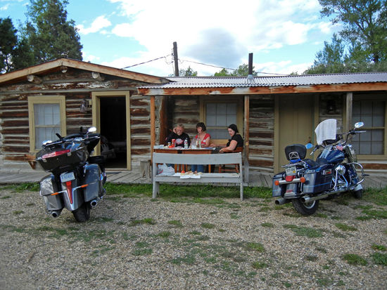 Picknick am Abend vor unseren Cabins - Nevada City, Montana