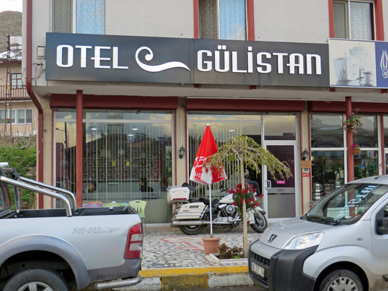 Auch dieses Hotel in Zara, Türkei - können wir nur empfehlen. Motorrad stand sicher vor dem Hoteleingang