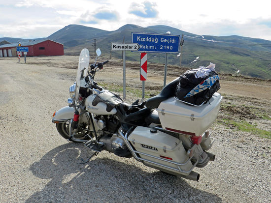 Unsere Harley hat die kleinen Pässe ohne Probleme gemeistert.