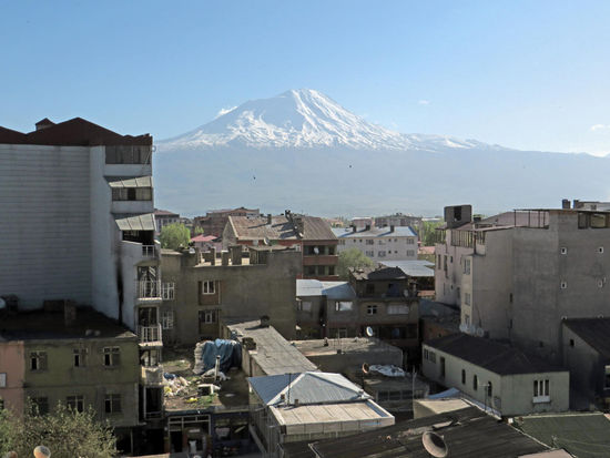 Blick aus unserem Hotel auf den Ararat - Dogubayazit