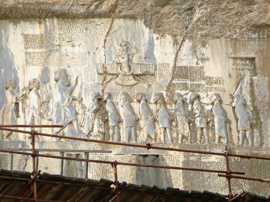 Bisotun, UNESCO-Weltkulturerbe
Leider kann man das Dareiso-Relief nur von unten sehen, die Plattform ist gesperrt.