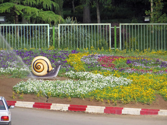 Kermanshah - Taq-e Bostan - umgeben von einem schönen Garten