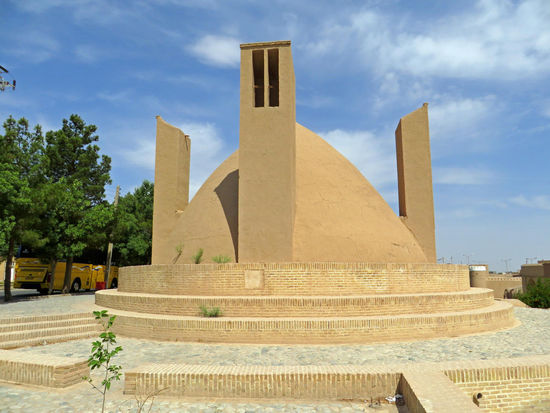 Meybod - Aus der Safawidenzeit stammt das hohe Eishaus - Yakhchal-e Kheshti