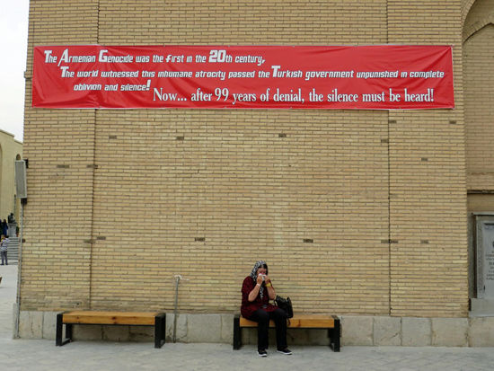 Esfahan - Hier wird an ein düsteres Kapitel erinnert ... die Geschichte der Armenier.