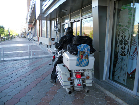 Hotel Sharya - Bazargan - sehr zu empfehlen. Rolf konnte das Motorrad direkt vor der Lobby parken.