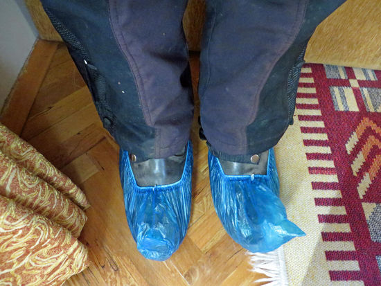 In dem historischen Hotel in Beypazari bekamen wir diese Überschuhe verpasst, um den Schmutz fern zu halten, super Idee.