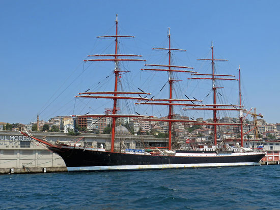 Eine Bosporus-Rundfahrt sollte man auf jeden Fall in Istanbul machen