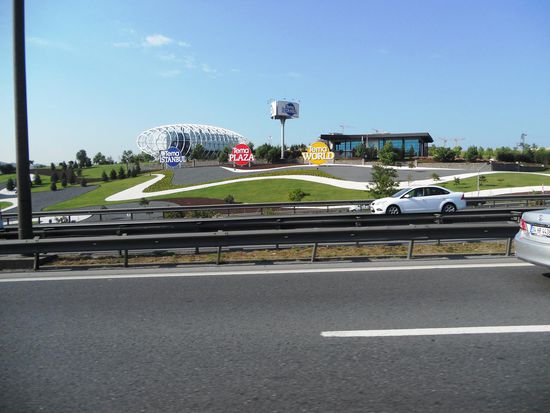 Wir verlassen Istanbul - hier entsteht eine riesige Mall