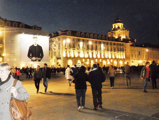 Piazza Castello am Abend