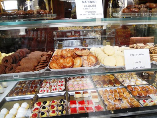 Letzte Einkäufe werden getätigt.