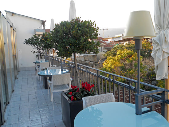 Blick von der Dachterrasse unseres Hotels, Porta Felice