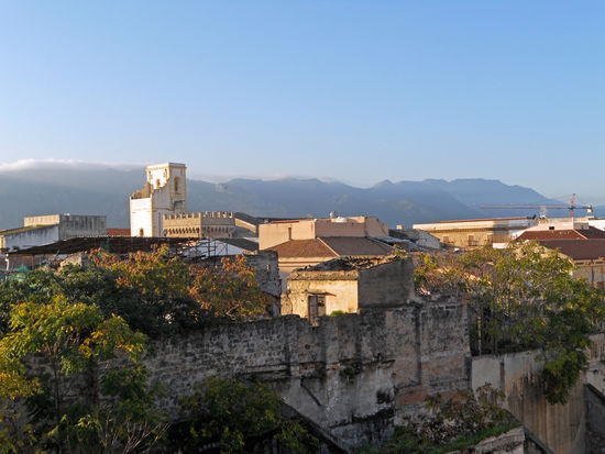 Blick von der Dachterrasse unseres Hotels, Porta Felice