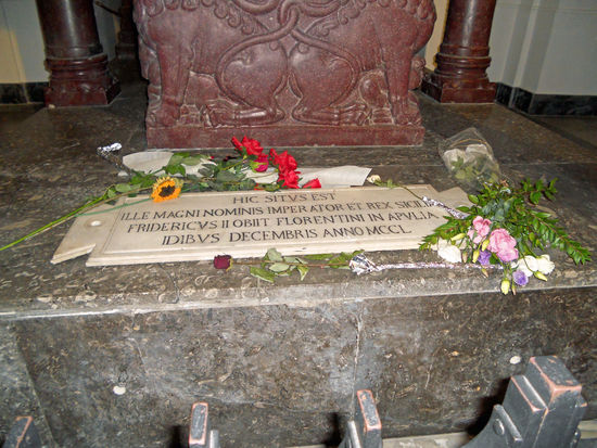 Sarkophag Friedrichs II.  - Kathedrale