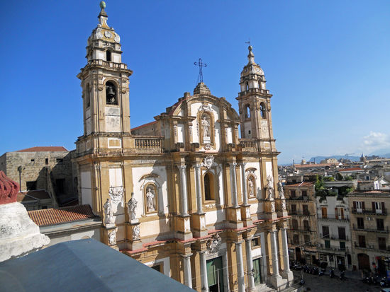 Blick vom Kaufhaus La Rinacente auf San Domenico