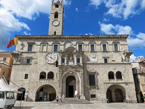 Ascoli Piceno - Piazza del Popolo - Palazzo dei Capitani