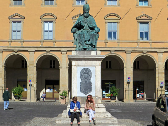 Camerino vor dem Palazzo Arcivescovile