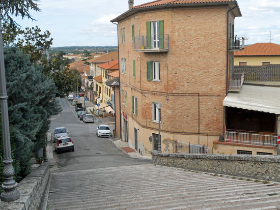 Zum historischen Zentrum von Castiglione del Lago geht es steil hinauf