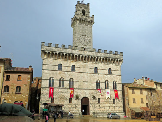 Montepulciano - Piazza Grande - Palazzo Comunale mit Torre Civica