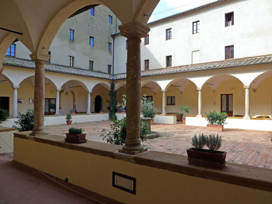 Pienza - Chiesa San Francesco - hier Kreuzgang