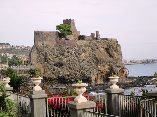 Aci Castello