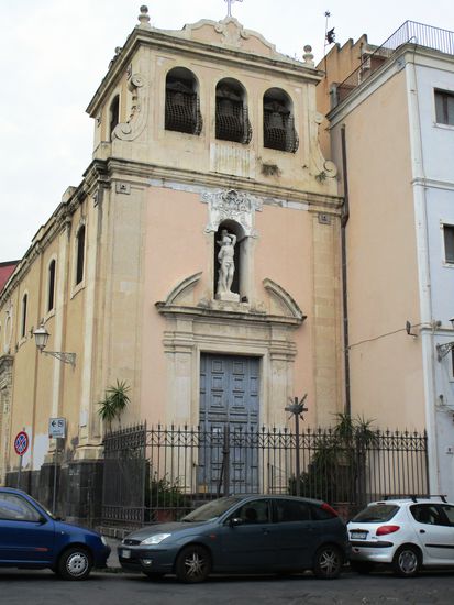 Die Chiesa San Sebastiano sticht ins Auge durch ein kostbares Portal aus dem 18. Jh., welches einst zur Chiesa di San Nicolo Minore gehörte.