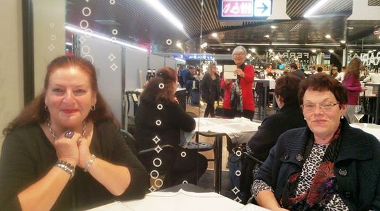 Uschi - Anneken im Spiegel fotografiert - Ursul.
Flughafen Rom - Abschied bis zum nächsten Jahr