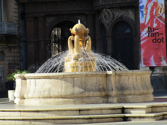 Brunnen Piazza Bellini