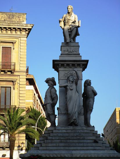 Piazza Stesicoro mit Statue Bellini