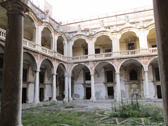 Kreuzgang - Chiesa San Francesco Borgia - wurde im Nov. 2016 restauriert