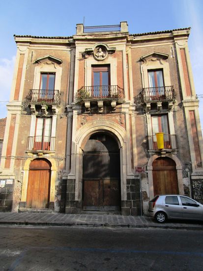 Esedra di Piazza Dante