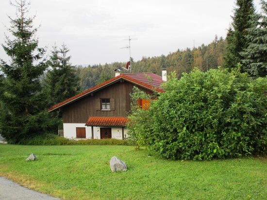 Wir verlassen unser Hexenhaus im Bayerischen Wald.