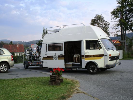 Unser kleiner Campingbus, Hänger und Motorrad