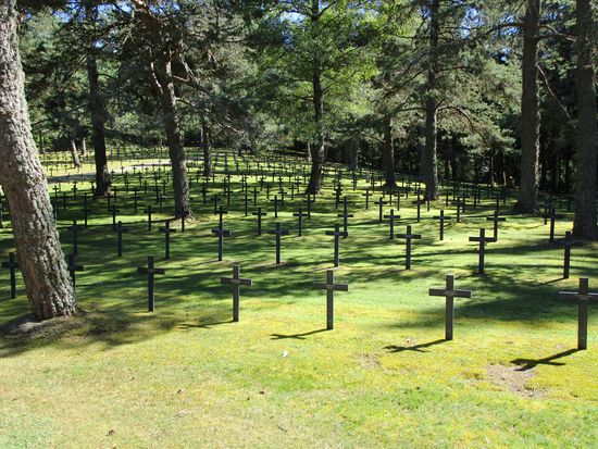 Während des Ersten Weltkriegs war Hohrod Schauplatz von schweren Kämpfen. Auf dem Gemeindegebiet befindet sich daher auch ein deutscher Soldatenfriedhof.
Die deutsche Kriegsgräberstätte Hohrod-Berg ist nach dem 1. Weltkrieg durch die französischen Militärbehörden angelegt worden. Das Einzugsgebiet des Friedhofes umfaßt den Kampfraum zwischen Fecht- und Weissbachtal und den großen Pass-Straßen über den Schlucht-Pass sowie den Bonhomme-Pass.