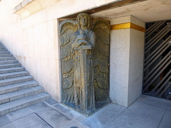 Hier Eingang zur Krypta.