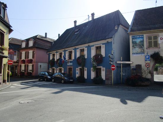 Die Rathäuser sind immer prächtig geschmückt.