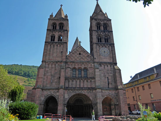 Guebwiller -  Kirche Saint Leger. Die spätromanische Kirche wurde 1182 bis 1287 erbaut und 1336 im Chorbereich gotisch umgestaltet.