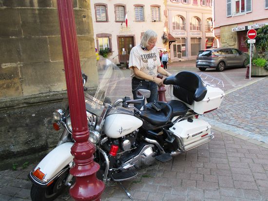 In Thann parken wir in einer kleinen Nische an der Stiftskirche Saint-Thiebaut