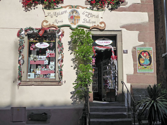 Das Musée Hansi zeigt das Werk des Grafikers Jean Jacques Waltz. Ich schaue hier kurz herein. Aber das erinnert mich weniger an ein Museum als einen Verkaufsladen. Gefällt mir alles gar nicht.