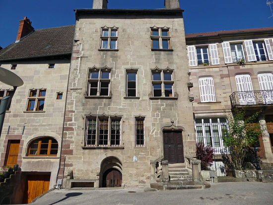 Plötzlich entdecken wir das Maison dite „Espagnole“ – das sogenannte spanische Haus, erbaut Ende 15. Jh., Anfang 16. Jh., unter spanischer Oberherrschaft.