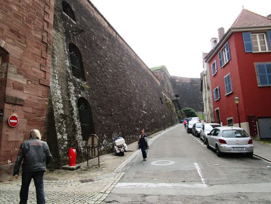 Belfort - Mit dem Motorrad hat man keine Parkplatzsorgen
