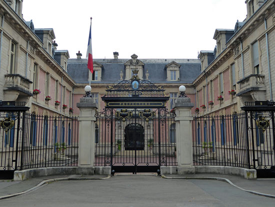 Präfektur — – hier:  Place de la République, Belfort, Frankreich .