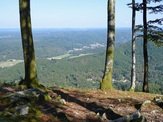Roc du Plainet ist der Rest einer Gletschermoräne auf dem Gipfel des Mont de Vannes. Hier hat man einen Panoramablick von fast 360 Grad. Die Legende erzählt, dass das Gestein des Berges Frauen fruchtbar macht. Im Sommer 1944 war Mont de Vannes ein Ort des Widerstandes der Franzosen gegen die deutschen Besatzer.