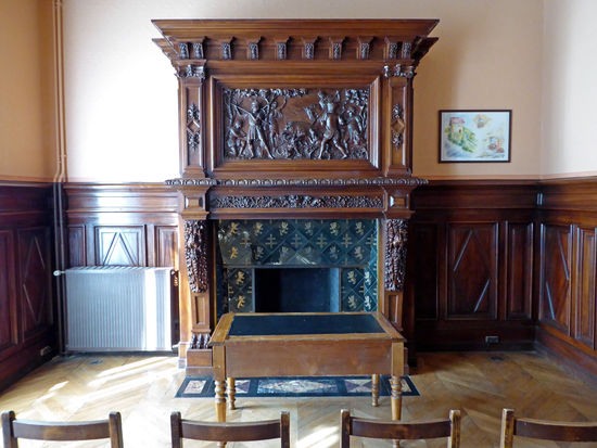 Chateau des Brasseurs
Der ehemalige Speisesaal wird heute für Hochzeiten verwendet.
Er hat einen wunderschönen Kamin, der ein aus Holz geschnitztes Relief 					aufweist – Wildschweinjagd.